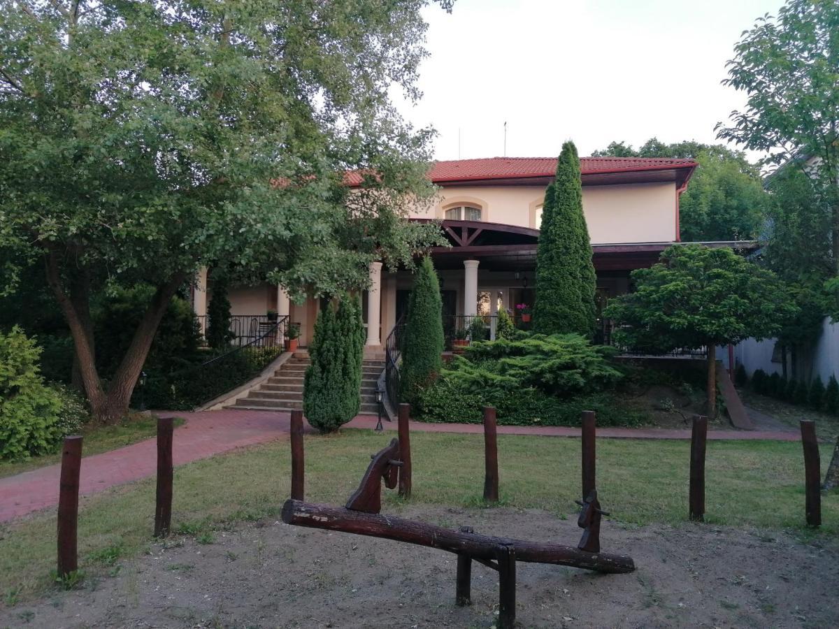 Staff House Bed & Breakfast Nyiregyhaza Exterior photo